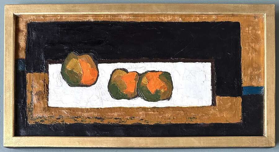 Apples on a Ledge - Ma&iuml;us